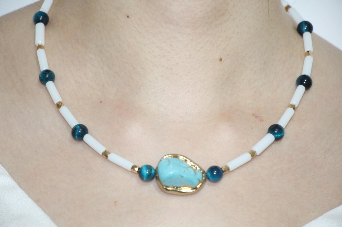Heart of the Ocean Necklace - the perfect fusion of sapphires and white crystals