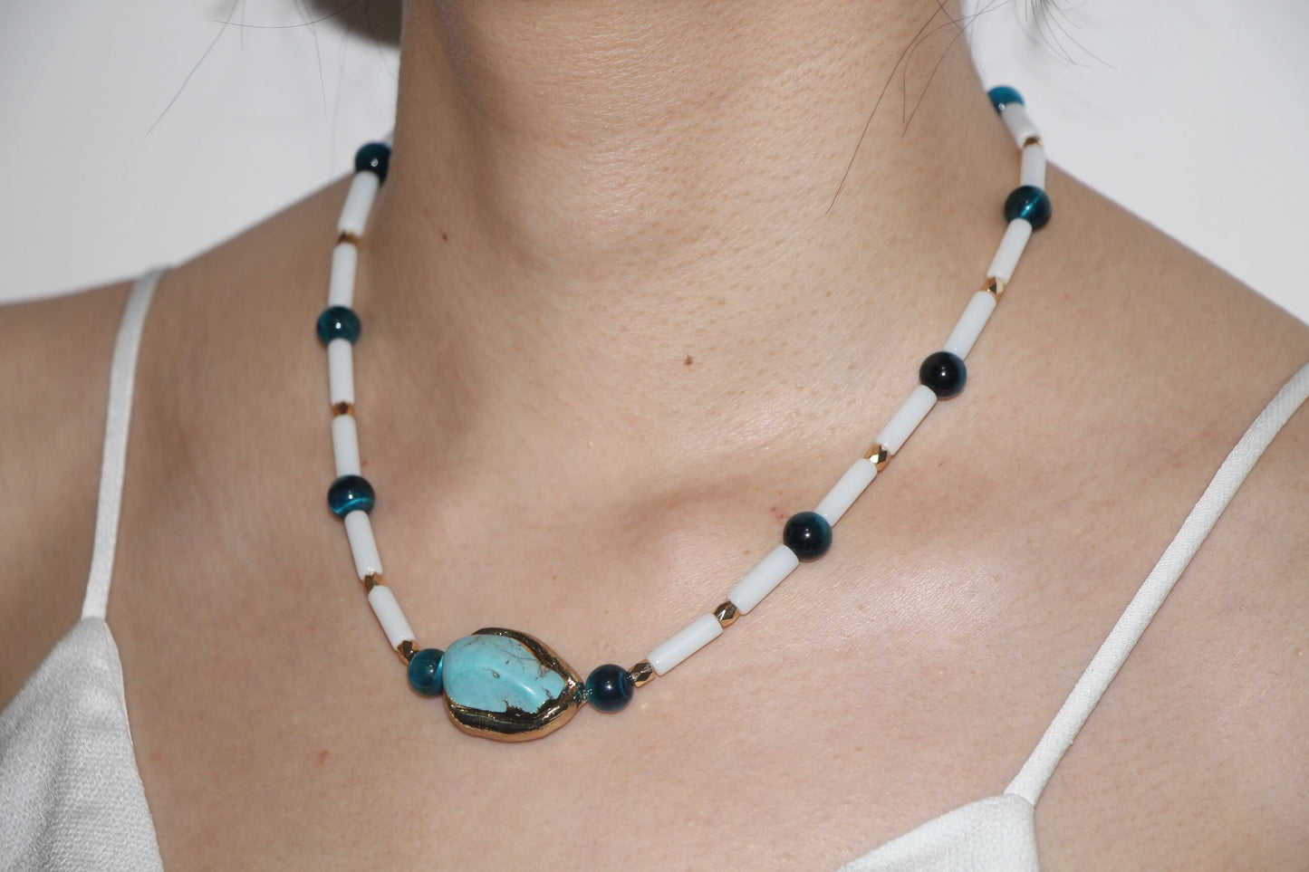 Heart of the Ocean Necklace - the perfect fusion of sapphires and white crystals