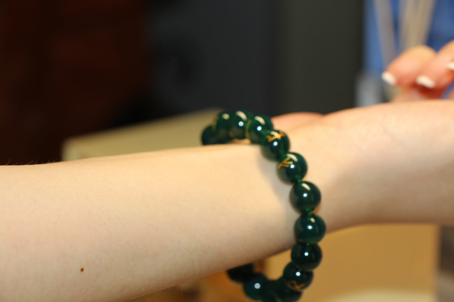 Natural agate rune bracelet-green-absorbs negative energy