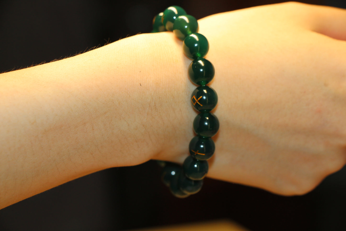 Natural agate rune bracelet-green-absorbs negative energy