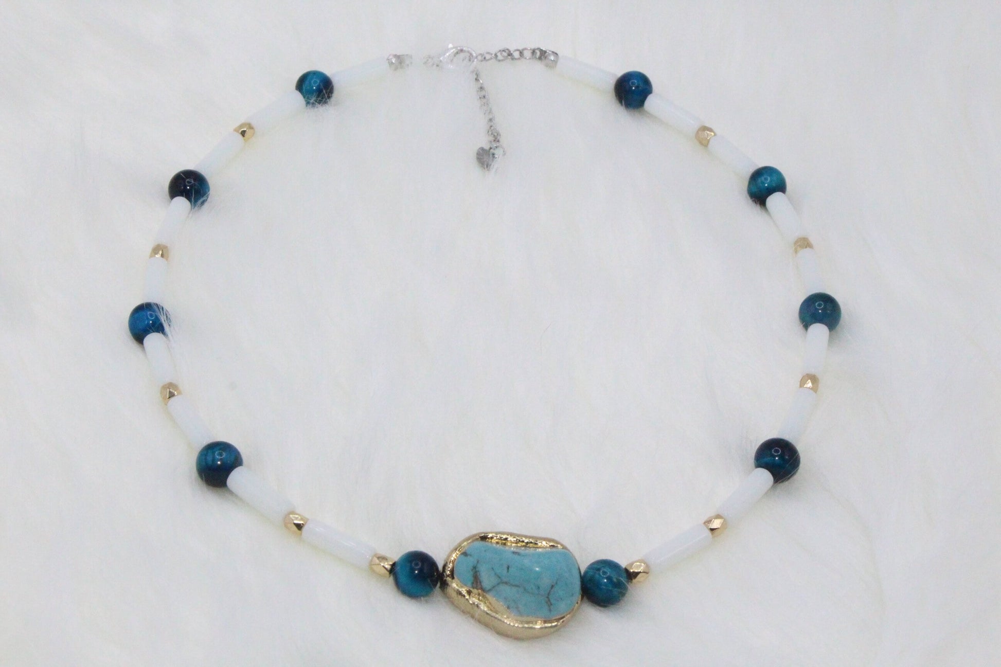 Heart of the Ocean Necklace - the perfect fusion of sapphires and white crystals