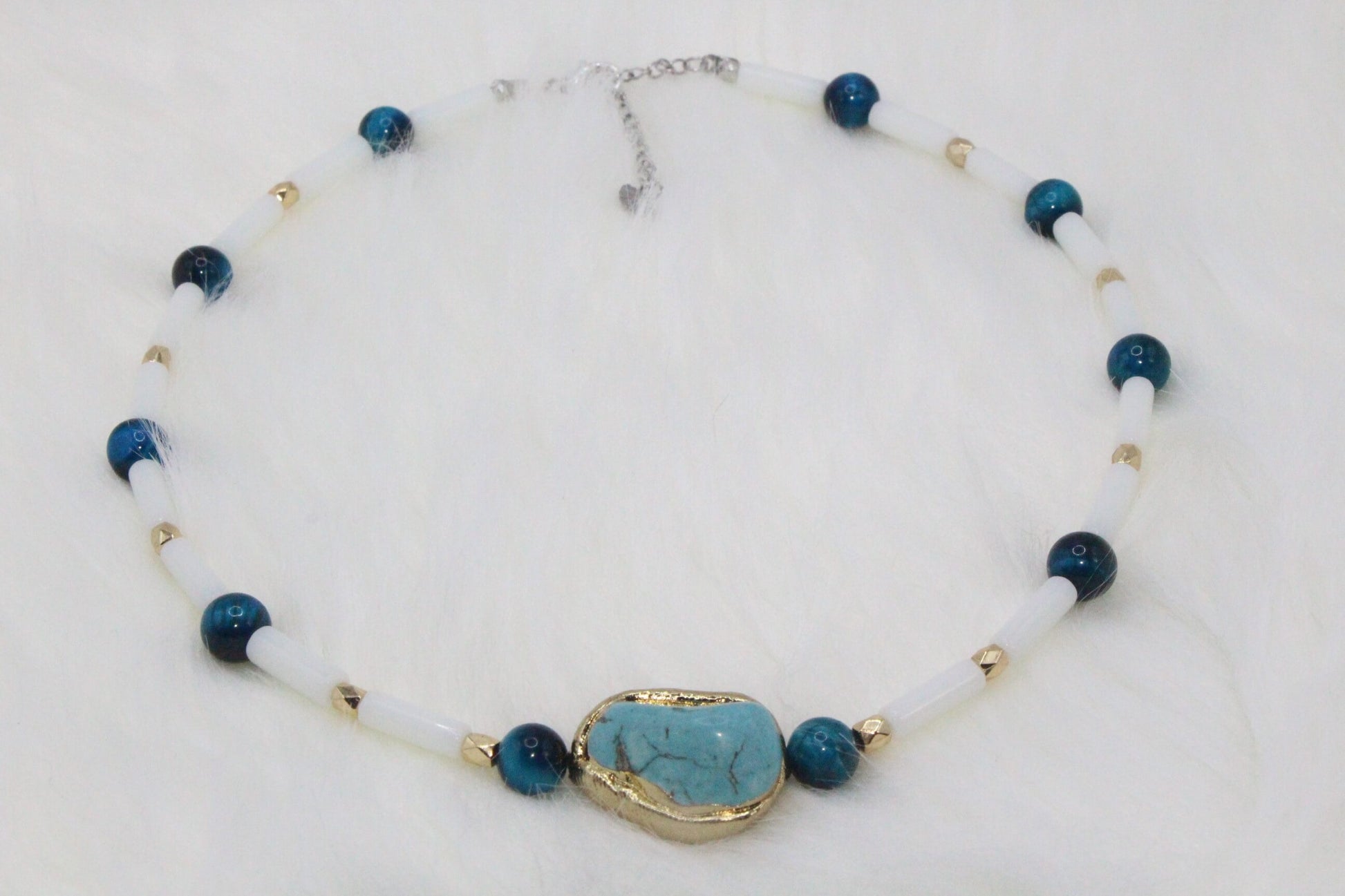 Heart of the Ocean Necklace - the perfect fusion of sapphires and white crystals